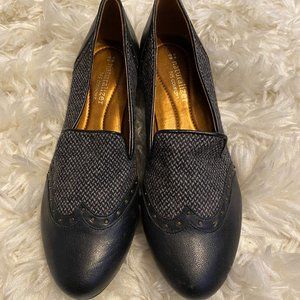 Black loafer w/ gray tweed design